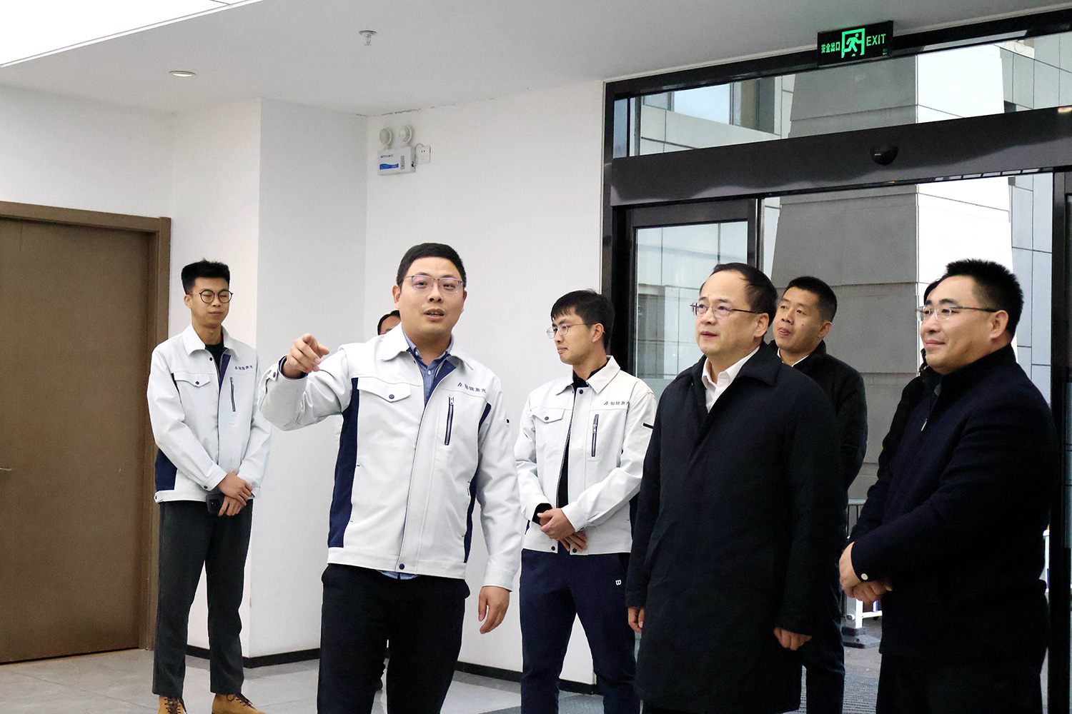 历城区续明区长一行莅临星辰影视走访调研